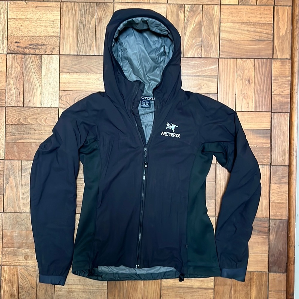 Arc’terex Atom Hoodie women’s insulated jacket with hood